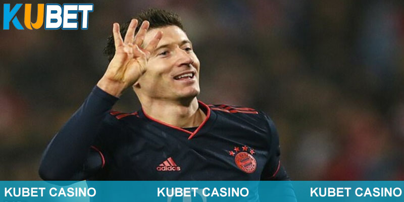 Robert Lewandowski lập cú poker trong màu áo Bayern Munich